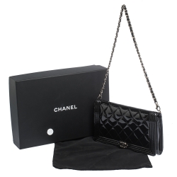 مملوكة مسبقًا Chanel Black Quilted Patent Leather Boy Wallet On Chain