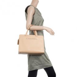 مملوكة مسبقًا Chanel Beige Logo Tote