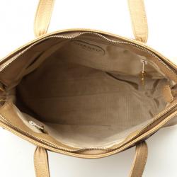 مملوكة مسبقًا Chanel Beige Logo Tote
