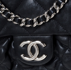 مملوكة مسبقًا Chanel Black Quilted Leather CC Flap Chain Around Bag