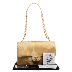 مملوكة مسبقًا حقيبة شانيل قلاب كلاسيك متوسطة رافيا كروشيه بيج