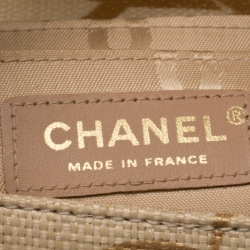 مملوكة مسبقًا حقيبة شانيل قلاب كلاسيك متوسطة رافيا كروشيه بيج