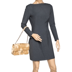 مملوكة مسبقًا حقيبة شانيل قلاب كلاسيك متوسطة رافيا كروشيه بيج