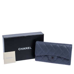 مملوكة مسبقًا محفظة شانيل كلاسيك بقلاب جلد كافيار مبطن ورية