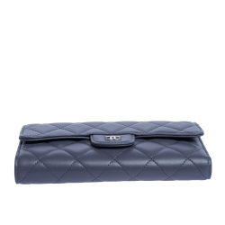 مملوكة مسبقًا محفظة شانيل كلاسيك بقلاب جلد كافيار مبطن ورية