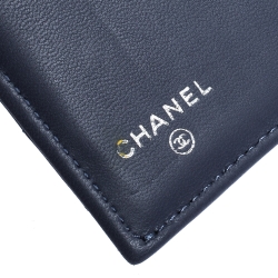 مملوكة مسبقًا محفظة شانيل كلاسيك بقلاب جلد كافيار مبطن ورية
