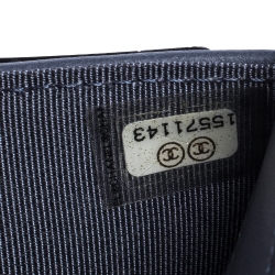 مملوكة مسبقًا محفظة شانيل كلاسيك بقلاب جلد كافيار مبطن ورية