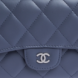 مملوكة مسبقًا محفظة شانيل كلاسيك بقلاب جلد كافيار مبطن ورية