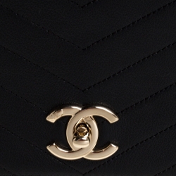 Pre Owned Chanel Black Chevron Leather Medium Chic Flap Bag