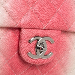 Pre Owned حقيبة شانيل "جامبو كلاسيك" قلاب واحد جلد كافيار مبطن أومبري وردي و أبيض