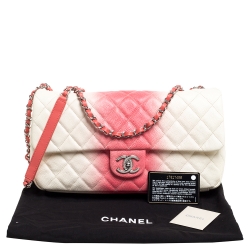 Pre Owned حقيبة شانيل "جامبو كلاسيك" قلاب واحد جلد كافيار مبطن أومبري وردي و أبيض