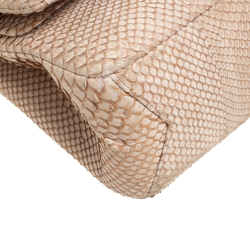 مملوكة مسبقًا حقيبة شانيل قلاب ريشو 2.55 كلاسيك 227 جلد الثعبان بيج ميتاليك