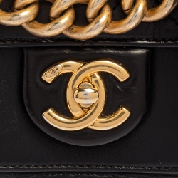 مملوكة مسبقًا حقيبة كتف شانيل سلسلة جلد مبطن أسود