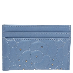 مملوكة مسبقًا حافظة بطاقات شانيل نقوش كاميليا مزخرفة كريستال جلد أزرق فاتح