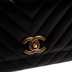 Pre Owned Chanel Black Crinkled Chevron Leather Small Coco Top Handle Bag