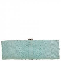 مملوكة مسبقًا Chanel Mint Green Python Clutch