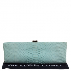 مملوكة مسبقًا Chanel Mint Green Python Clutch