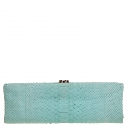مملوكة مسبقًا Chanel Mint Green Python Clutch