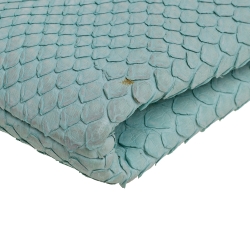 مملوكة مسبقًا Chanel Mint Green Python Clutch