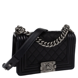 مملوكة مسبقًا Chanel Black Quilted Leather Small Boy Flap Bag