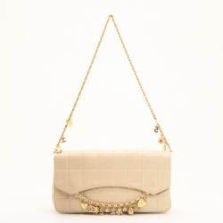 مملوكة مسبقًا Chanel Ivory Chocolate Bar Quilted Shoulder Bag with Charms