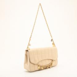مملوكة مسبقًا Chanel Ivory Chocolate Bar Quilted Shoulder Bag with Charms