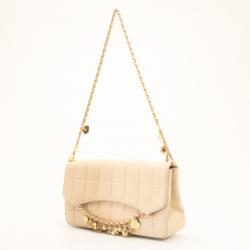 مملوكة مسبقًا Chanel Ivory Chocolate Bar Quilted Shoulder Bag with Charms