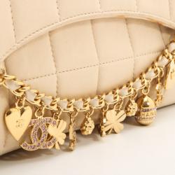 مملوكة مسبقًا Chanel Ivory Chocolate Bar Quilted Shoulder Bag with Charms