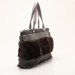 مملوكة مسبقًا Chanel Large Grey Mink Fur and Leather Logo Tote