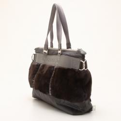 مملوكة مسبقًا Chanel Large Grey Mink Fur and Leather Logo Tote