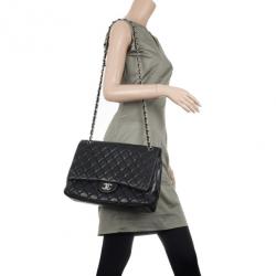 Pre Owned Chanel Black Quilted Lambskin Maxi Flap 