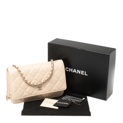 مملوكة مسبقًا محفظة شانيل جلد كافيار وردي مبطن بقلاب وسلسلة