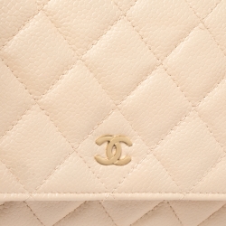 مملوكة مسبقًا محفظة شانيل جلد كافيار وردي مبطن بقلاب وسلسلة