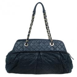 Pre Owned حقيبة كتف شانيل جلد ميتاليك سوداء