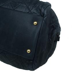 Pre Owned حقيبة كتف شانيل جلد ميتاليك سوداء