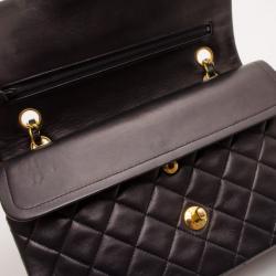 Pre Owned Chanel Vintage Black Lambskin Medium Flap Bag 
