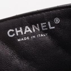 Pre Owned Chanel Black Quilted East West Flap Bag