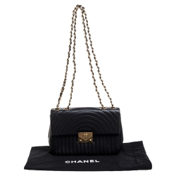 مملوكة مسبقًا Chanel Black Quilted Leather Classic Flap Bag