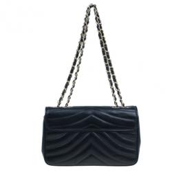 Pre Owned حقيبة شانيل شيفرون سوداء جلد خروف بقلاب