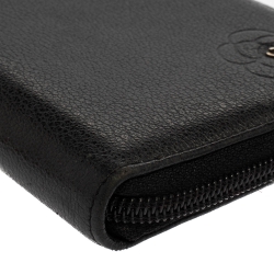 مملوكة مسبقًا Chanel Black Leather CC Camellia Embossed Zip Around Wallet