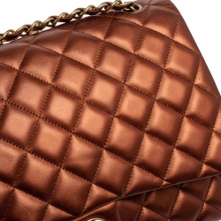 Pre Owned حقيبة شانيل ماكسي كلاسيك قلاب مزدوج جلد مبطن نحاسي ميتاليك