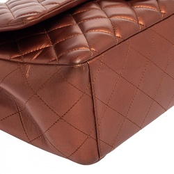 Pre Owned حقيبة شانيل ماكسي كلاسيك قلاب مزدوج جلد مبطن نحاسي ميتاليك