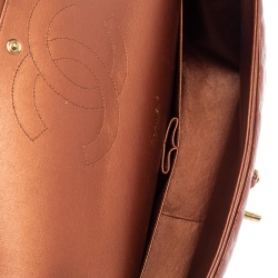 Pre Owned حقيبة شانيل ماكسي كلاسيك قلاب مزدوج جلد مبطن نحاسي ميتاليك