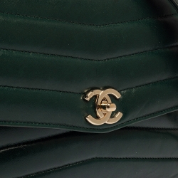 مملوكة مسبقًا Chanel Green Leather Reversed Chevron Flap Bag