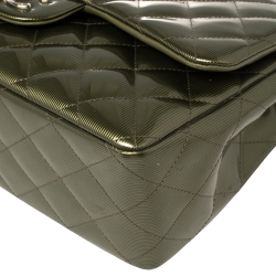مملوكة مسبقًا Chanel Green Striated Quilted Patent Leather Classic Jumbo Double Flap Bag