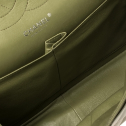 مملوكة مسبقًا Chanel Green Striated Quilted Patent Leather Classic Jumbo Double Flap Bag