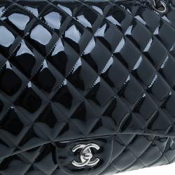 مملوكة مسبقًا Chanel Black Quilted Patent Leather Maxi Classic Single Flap Bag