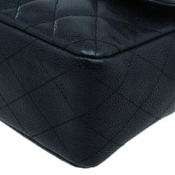 مملوكة مسبقًا حقيبة شانيل جامبو كلاسيك جلد أسود كافيار مبطن بقلاب