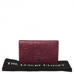 مملوكة مسبقًا Chanel Burgundy Camellia Embossed Leather Bifold Wallet 