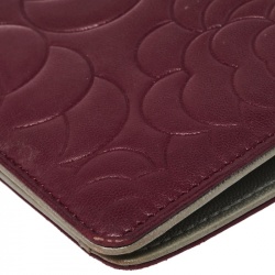 مملوكة مسبقًا Chanel Burgundy Camellia Embossed Leather Bifold Wallet 